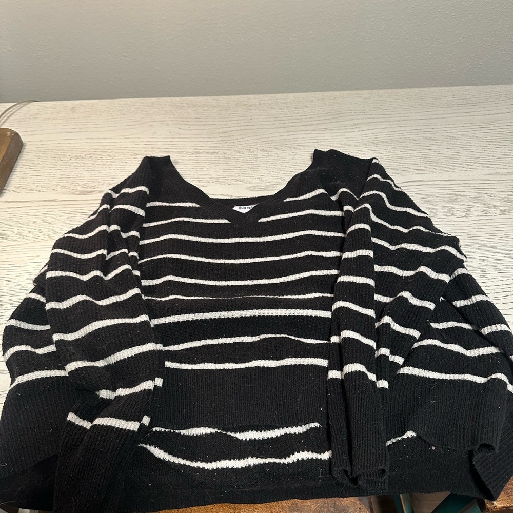 Old Navy Black and White V-Neck Sweater